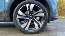 Volvo XC40 2.0 B4P Ultra Dark 5dr Auto Petrol Estate